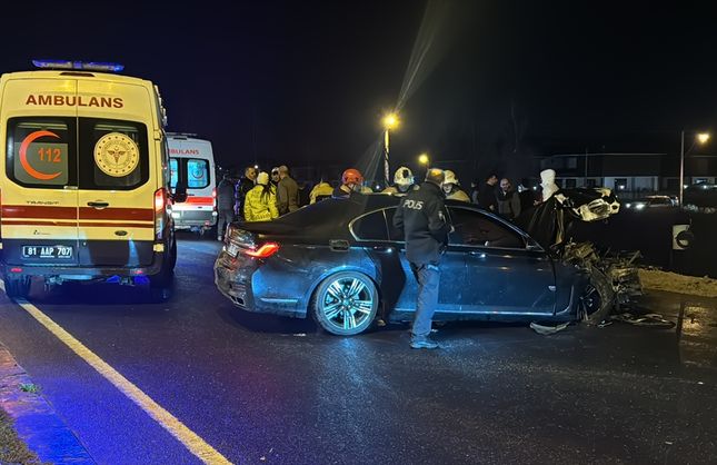 FECİ KAZA 5 KİŞİ YARALANDI