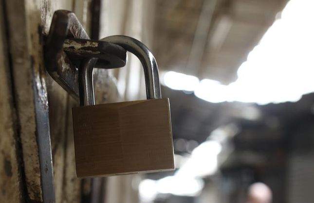 ESNAF İŞYERİNE KİLİT VURDU