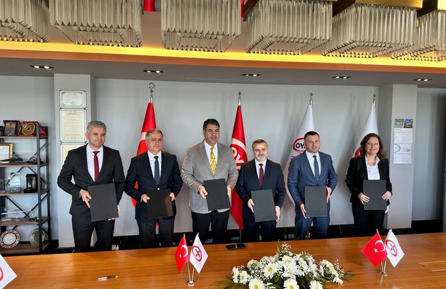 ERDEMİR FUTBOL SAHASI İÇİN İMZALAR ATILDI