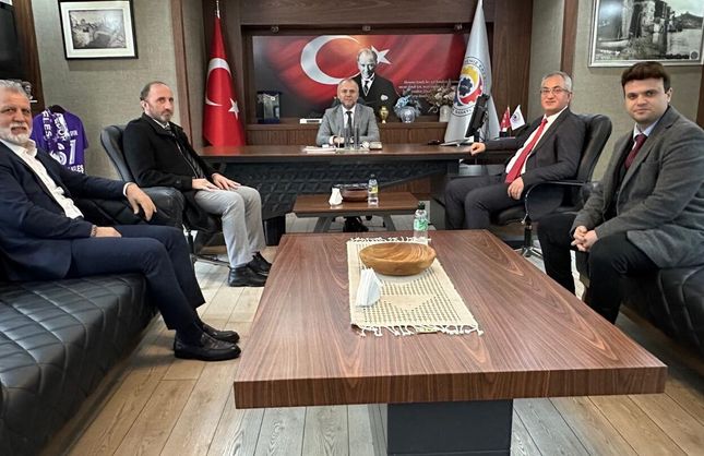 İŞ DÜNYASI İLE İŞ BİRLİĞİ MESAJI