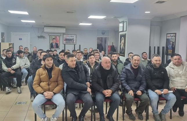 ERDEMİR İŞÇİLERİ SENDİKADA...