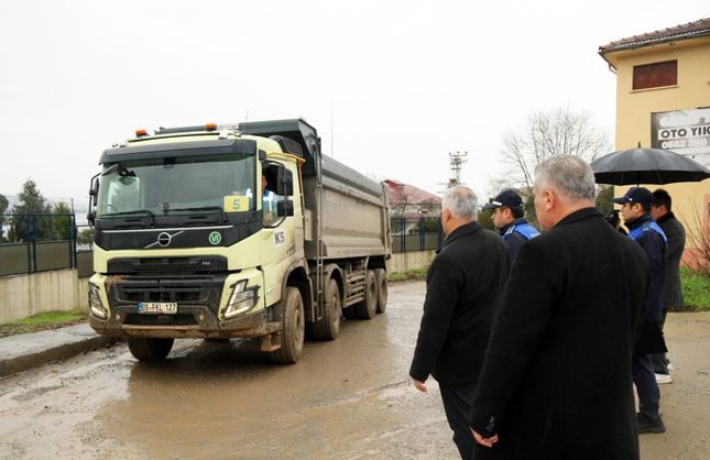 BELEDİYEDEN HAFRİYAT KAMYONLARINA MÜDAHALE