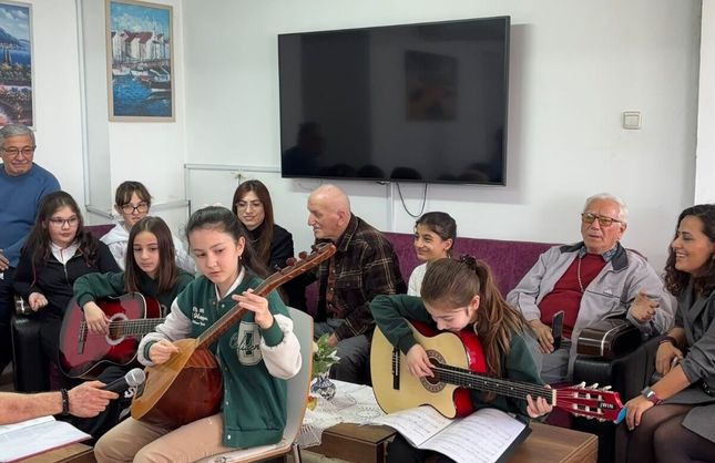 HUZUREVİNDE YÜREKLİ ISITTILAR