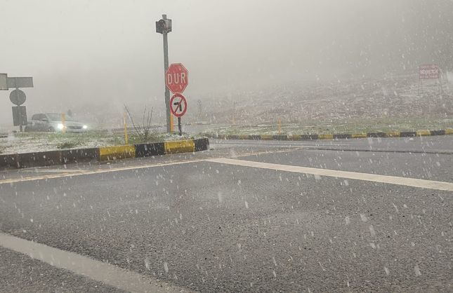 SOĞUK HAVA ETKİLİ OLUYOR, KAR YAĞIŞI BAŞLADI