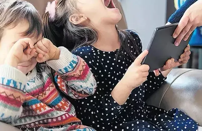 15 YAŞ ALTINA SOSYAL MEDYA DÜZENLEMESİ GELİYOR