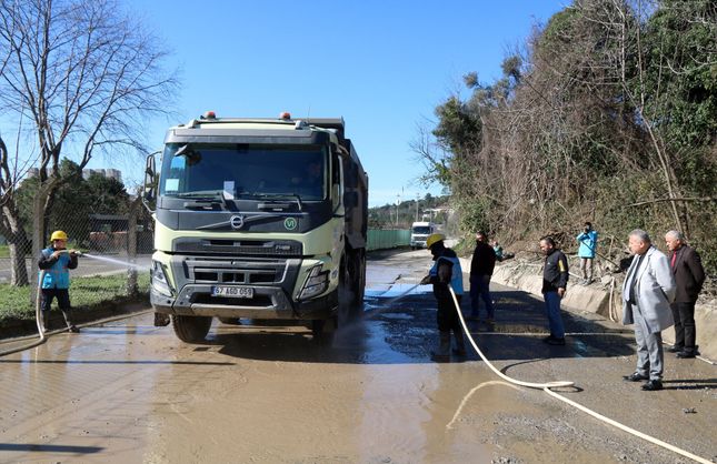 KİRLİLİK SÜRÜYOR, BAYRAM SONRASINA KADAR ÇALIŞMAYACAKLAR