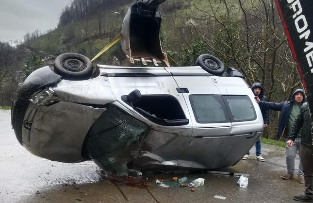 ARAÇTA MADDİ HASAR MEYDANA GELDİ