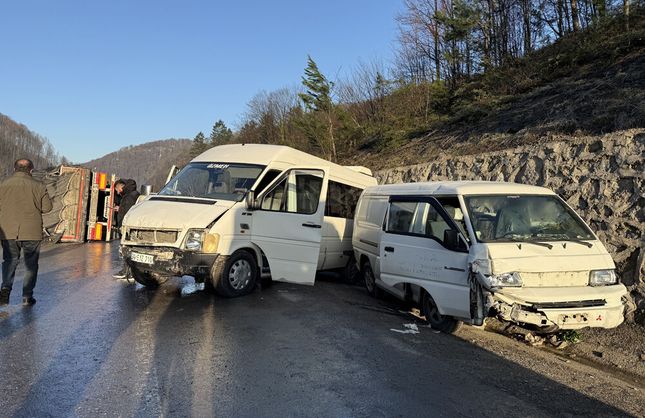 3 AYRI KAZA 10 KİŞİ YARALANDI