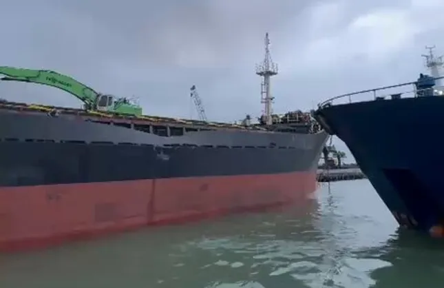 İKİ GEMİ ÇARPIŞTI!