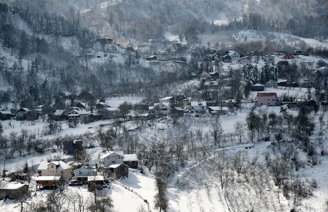 YÜKSEK KESİMLER BEYAZ ÖRTÜYLE KAPLANDI