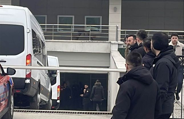 GÖZALTINA ALINAN 13 KİŞİ ADLİYEDE