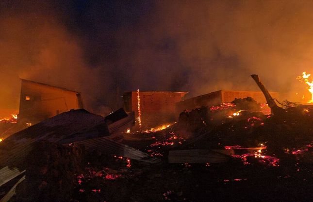 YANGININ AĞIR BİLANÇOSU; 5 EV, 8 SAMANLIK YANDI