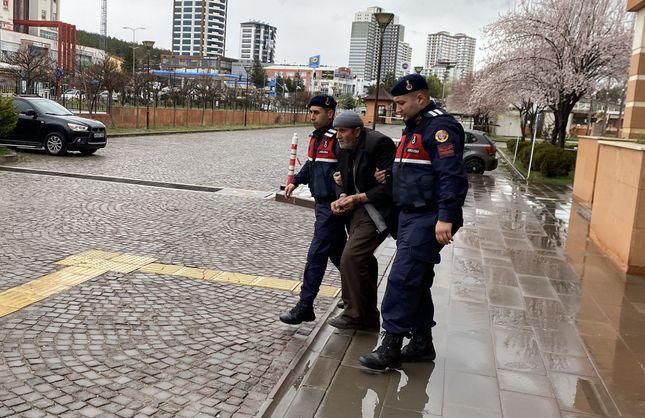 BABA OĞLUNU AV TÜFEĞİYLE ÖLDÜRDÜ