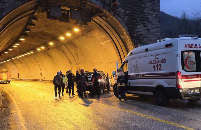 KAZA, 2'Sİ ÇOCUK 7 KİŞİ YARALANDI