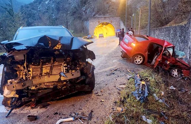 FECİ KAZADA HAYATINI KAYBETTİ