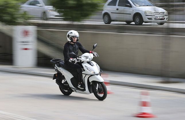 MOTOSİKLET SÜRÜCÜLERİNE EĞİTİM