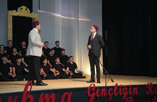 TİYATRAL ANLATIM AYAKTA ALKIŞLANDI