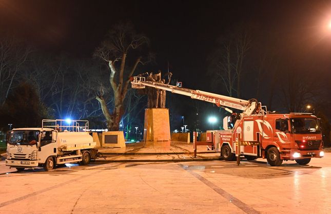 BELEDİYEDEN BAYRAM TEMİZLİĞİ