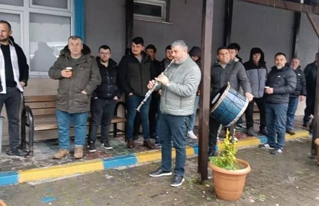 DAVUL ZURNA EŞLİĞİNDE BAYRAM