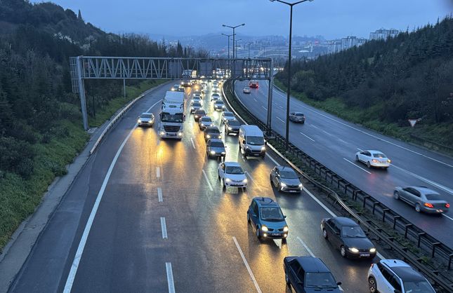 YOLLARDA DÖNÜŞ YOĞUNLUĞU BAŞLADI