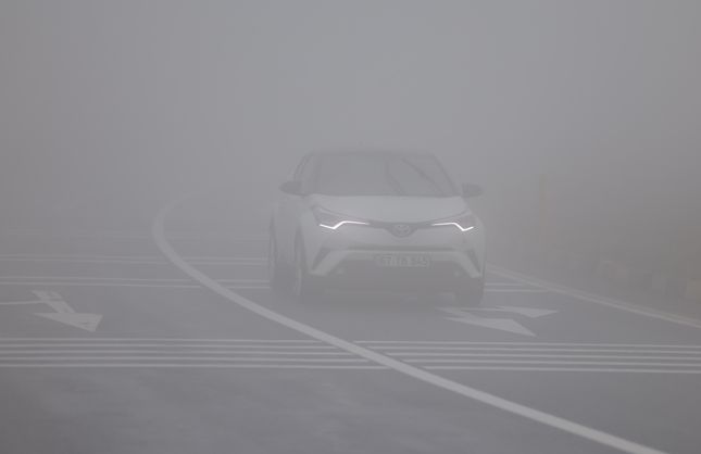 YOĞUN SİS ETKİLİ OLUYOR