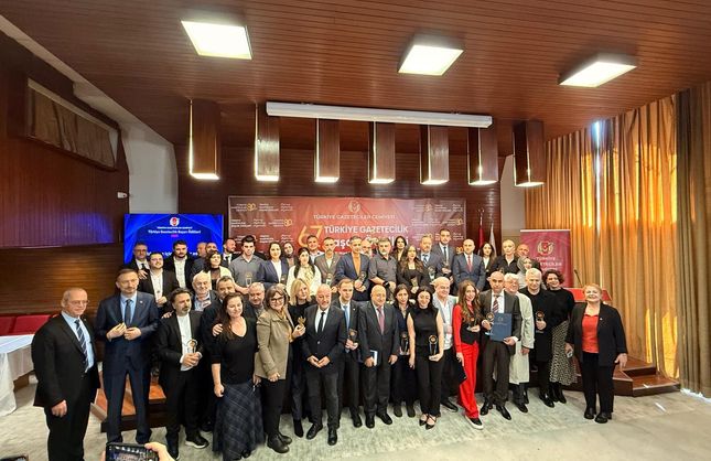 BAŞARILI GAZETECİLER ÖDÜLLENDİRİLDİ