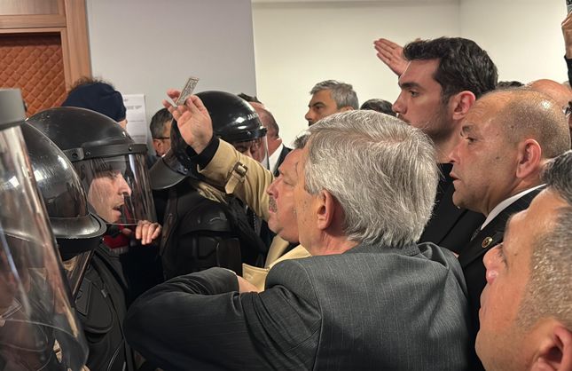 MECLİS KARIŞTI, JANDARMA MÜDAHALE ETTİ