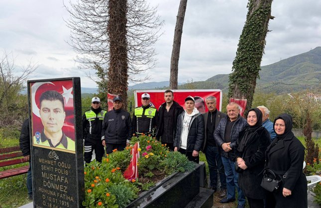 POLİS MEMURU DÖNMEZ, DUALARLA ANILDI