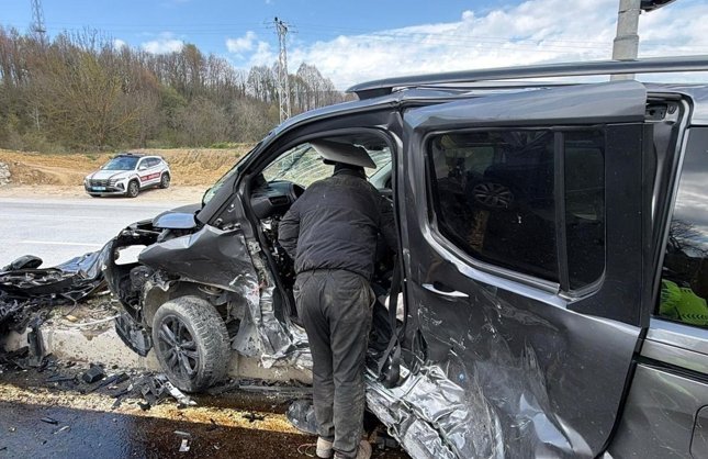 FECİ KAZADA HAYATINI KAYBETTİ!