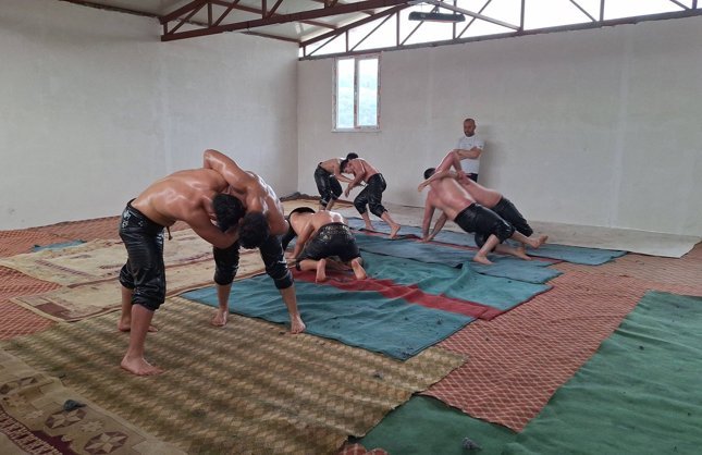 "BÜTÜN GENÇLERE KAPIMIZ AÇIK"