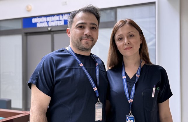 HEMŞİRE ÇİFTTEN OMUZ OMUZA GÖREV