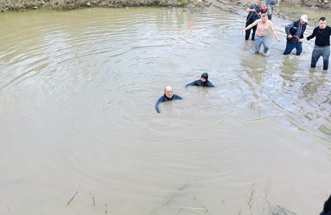 İKİZ KARDEŞLERİ GÖLET AYIRDI…