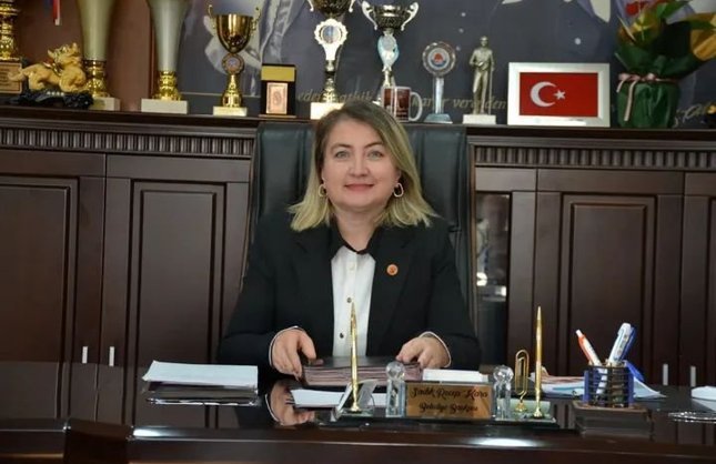 BAŞKANLIK KOLTUĞUNA OTURDU