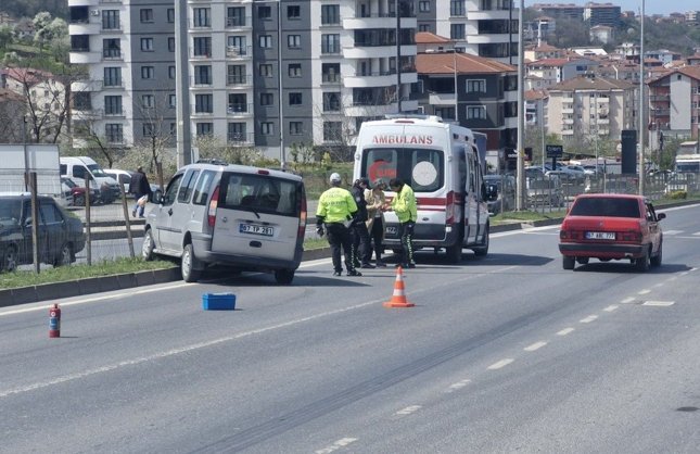 KEPEZ YOLUNDA KAZA, SÜRÜCÜ YARALANDI