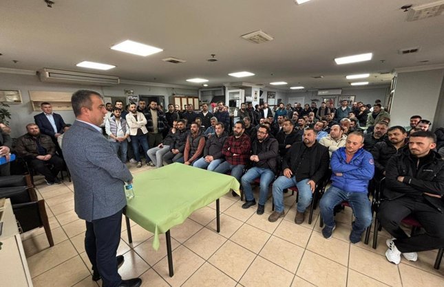 İŞÇİLER SENDİKADA...