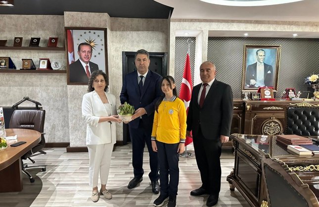 MAKAM KOLTUĞUNA OTURDU