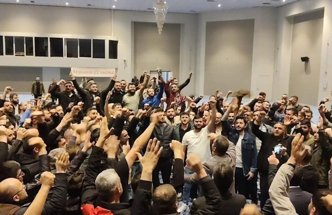 EREĞLİ'DE İŞÇİLER TOPLANDI SLOGAN ATTI