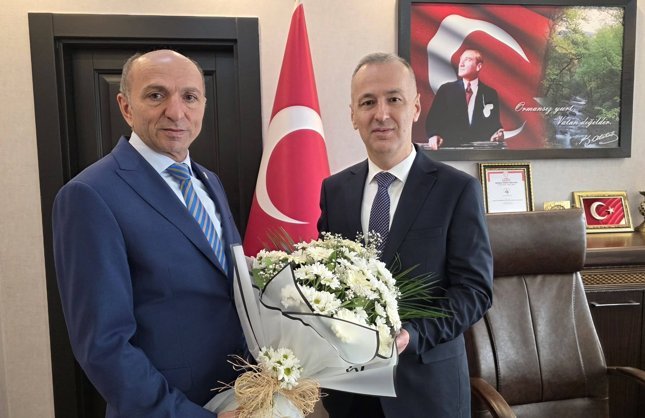 YENİ MÜDÜR KOLTUĞA OTURDU