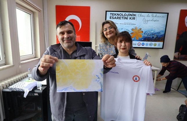 "EBRU İLE RUHUNU ÖZGÜRLEŞTİR"