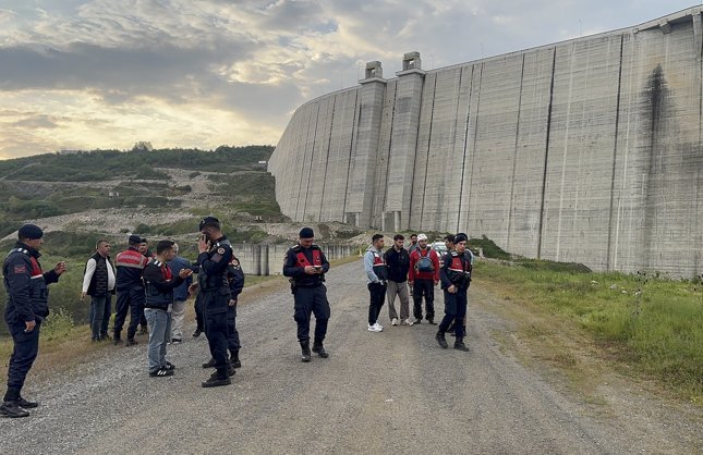 BOT DEVRİLDİ, AKINTIYA KAPILAN KADIN ÖLDÜ!
