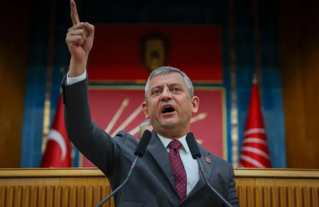 2 VEKİL DE İSTİFA ETTİ