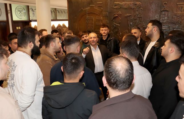 İŞÇİLER SENDİKADA...