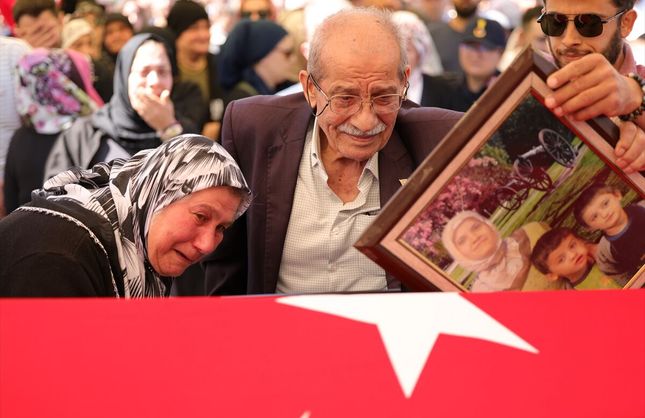İZMİR'DE HAYATINI KAYBETTİ