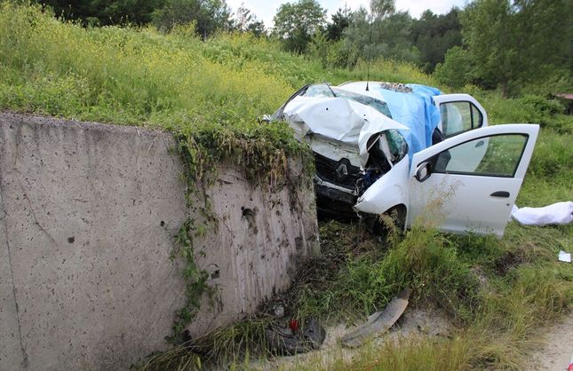 İSTİNAT DUVARINA ÇARPTI, HAYATINI KAYBETTİ