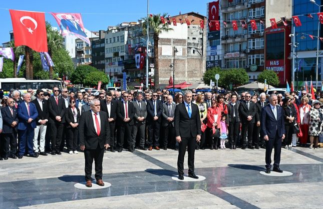 ANIT ÖNÜNDE 19 MAYIS TÖRENİ