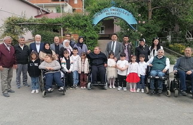 KÜÇÜKLERİN BÜYÜK DAVRANIŞI