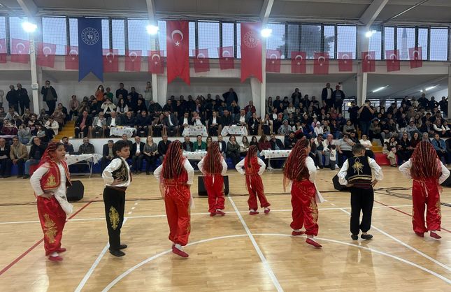 GENÇLİK ŞÖLENİNE YOĞUN KATILIM