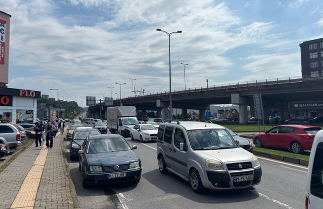 EREĞLİ'DE YAYA VE ARAÇ YOĞUNLUĞU