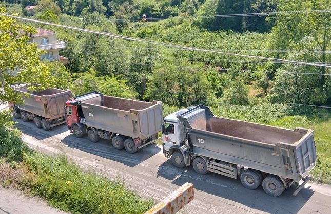 KAVAKDERESİ SAKİNLERİNİN YOL İSYANI
