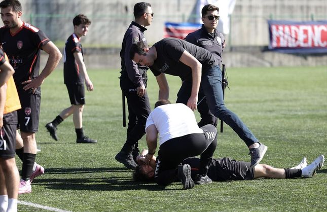 AMATÖR LİG MAÇINDA KAVGA, POLİS MÜDAHALE ETTİ